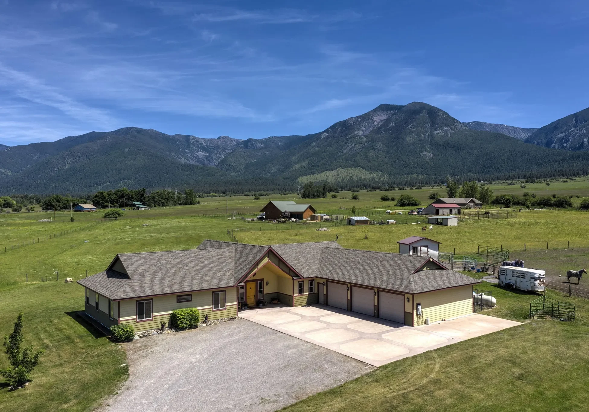 e73c2dbc343e7e0bacab42880fe9534bl-m1155940407rd-w2048_h1536-Aq2oePDz6Eujrq7g Western Montana custom built home